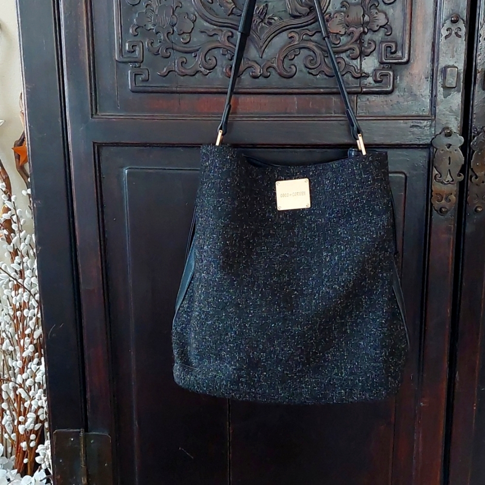 Coco & Carmen tweed bucket bag